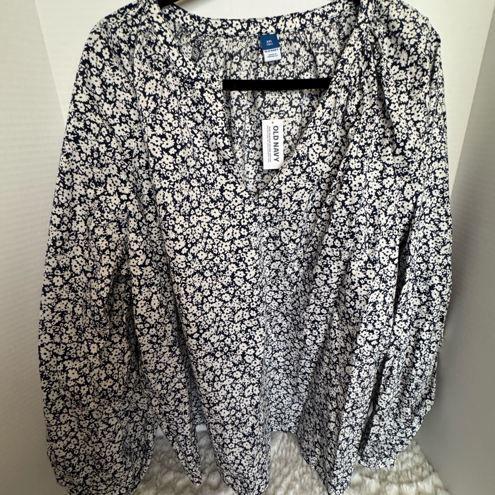 Old Navy Women's navy blue and White Floral Top